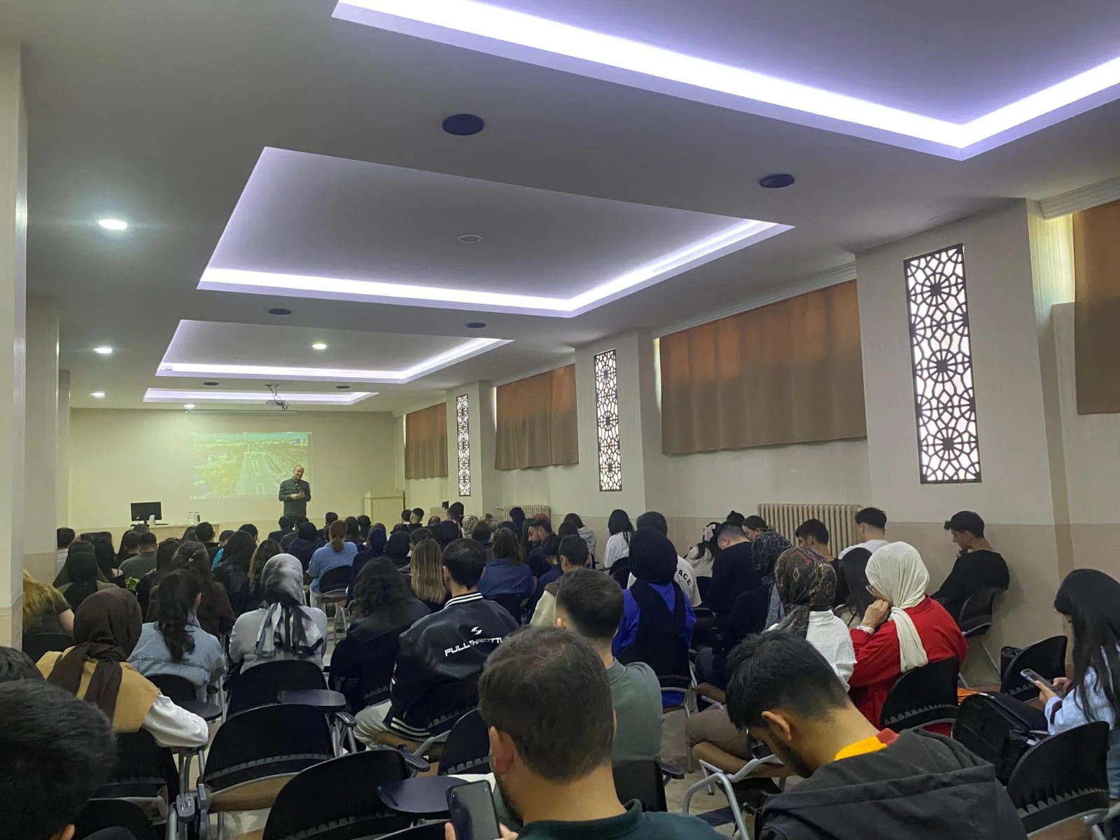 Akşehir Meslek Yüksekokulu Akademik-İdari Personeli ve Öğrencilerine Yönelik Seminer Gerçekleştirildi